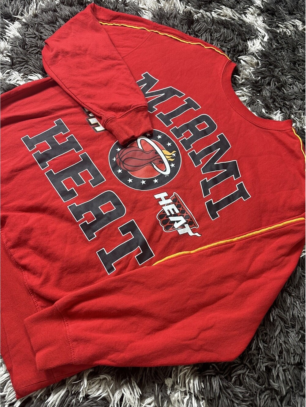Miami Heat NBA Graphic Crewneck Sweatshirt Mens XL Red Long Sleeve Pullover
